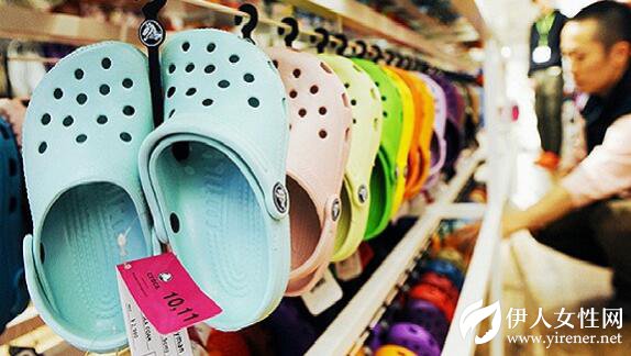 中国人喜欢穿拖鞋 但Crocs想不通为什么洞洞鞋是例外