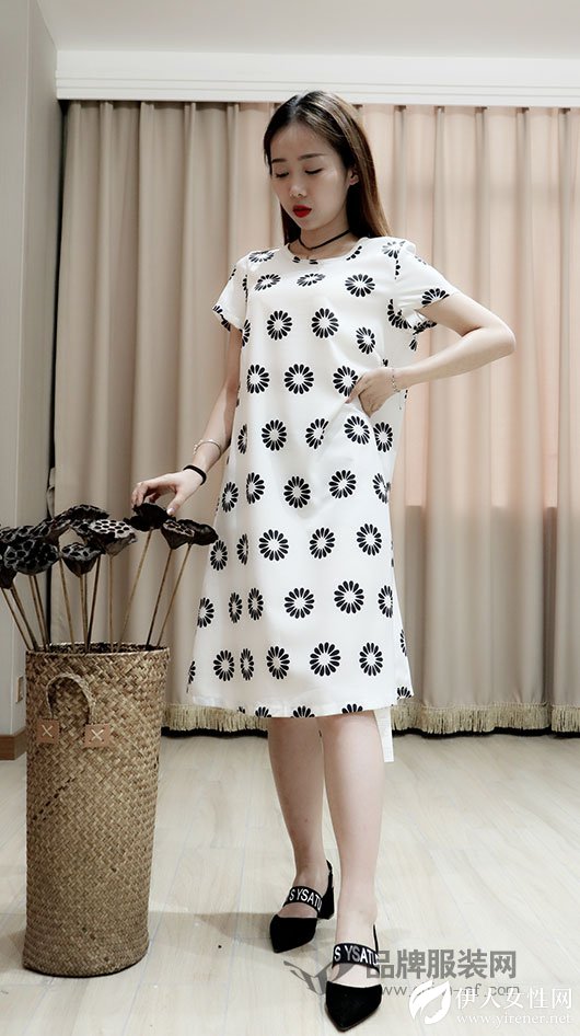 季歌2018夏季新款 充满个性的印花开启淑女潮范儿！