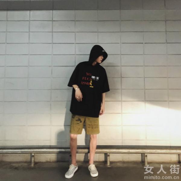 十分HOT的INS风短袖，让你夏日潮流加倍