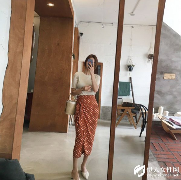 春美多：波点半身裙如何搭配 夏日最美穿搭气质又迷人