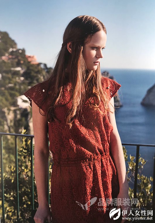 点占女装时尚设计师 流行复古风这样搭配最有范儿