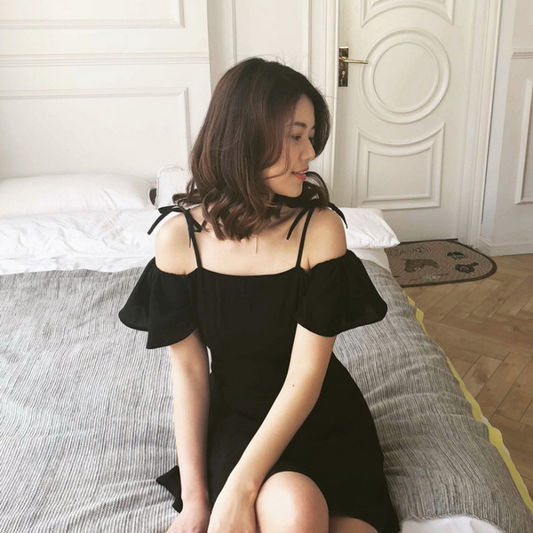 聚会怎么穿最吸睛，经典小黑裙独特魅力