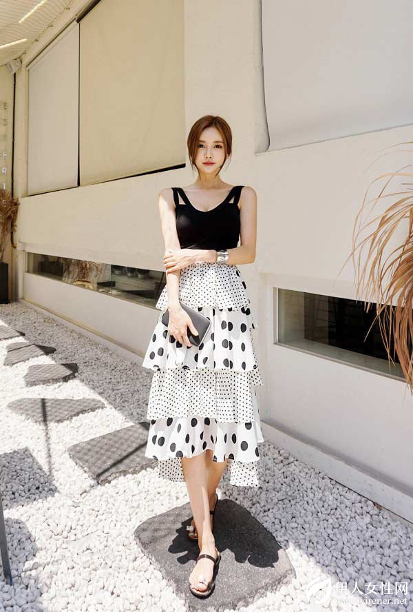 春美多：波点半身裙如何搭配 夏日最美穿搭气质又迷人