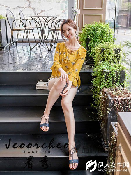 豆蔻年华正茂 清新且田园 着秀女装不食人间烟火