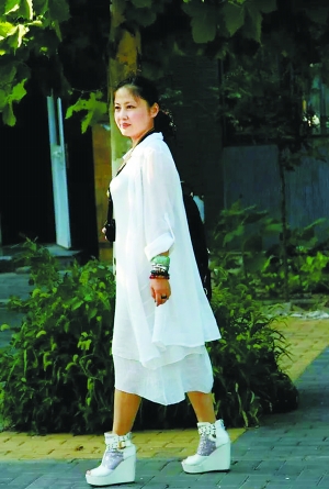 邹析伶:人物画中的时代情韵