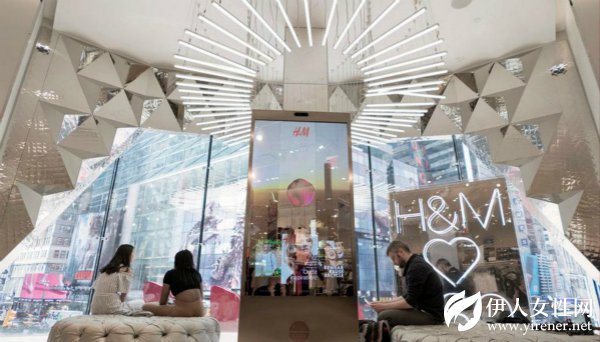 H&M纽约门店推出声控镜 给用户更便捷的体验