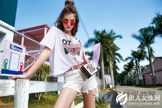 欧娅铂潮Tee加上时尚的元素 你就是今夏的街头达人