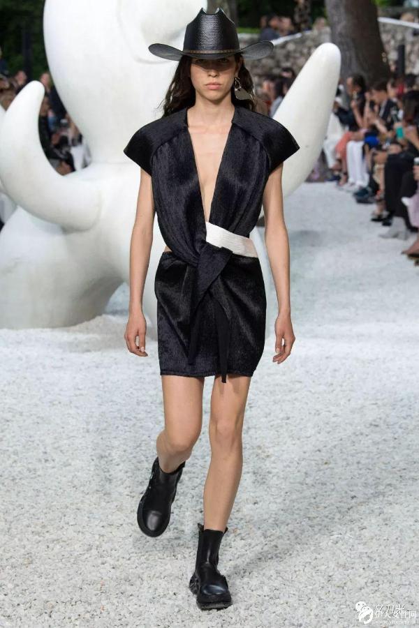 文刀米：被Gucci猛追的LV，没输！