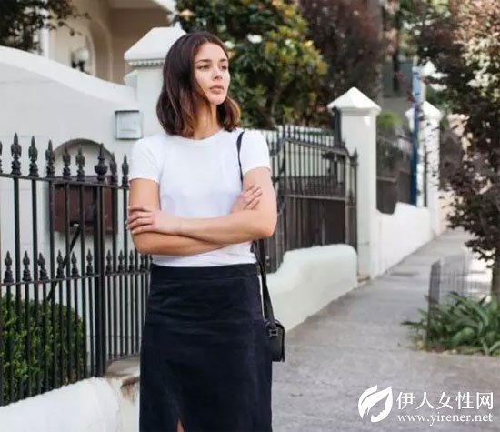 圆领好还是V领好 选对适合自己的T恤才能气质满满