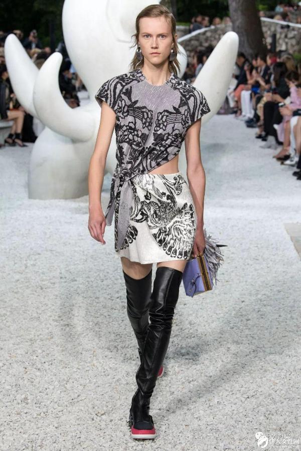 文刀米：被Gucci猛追的LV，没输！