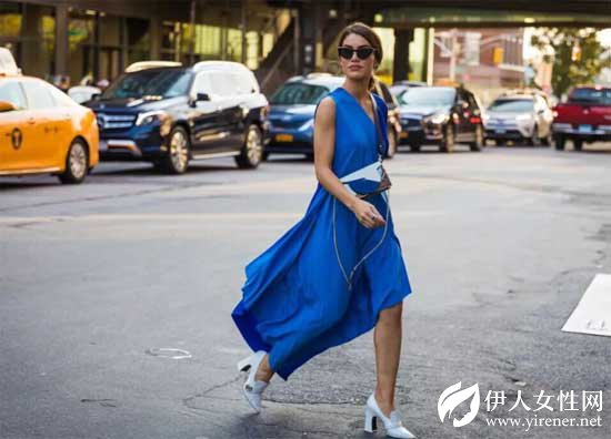 今夏最流行的不规则裙子 莎斯莱思让你轻松的增添时髦感