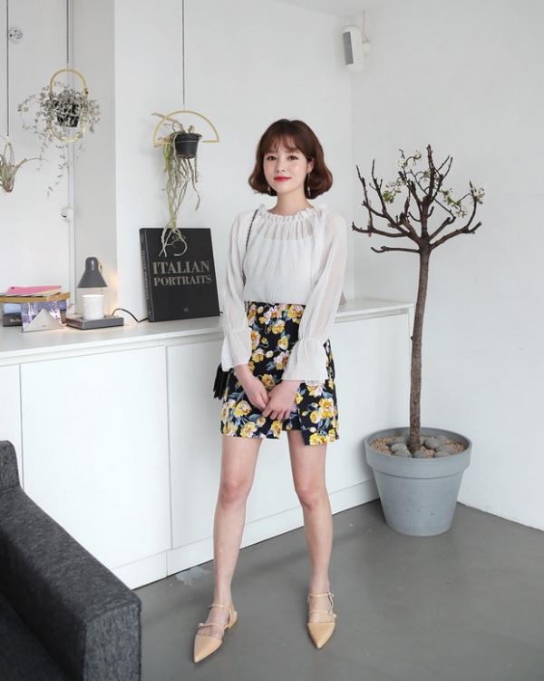 白色雪纺衬衫打造复古甜美范儿