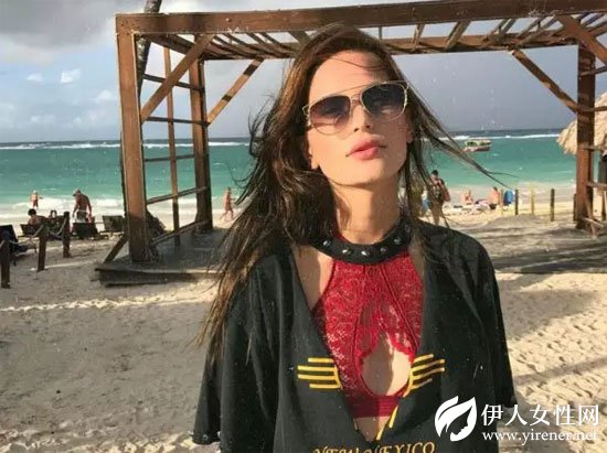 圆领好还是V领好 选对适合自己的T恤才能气质满满