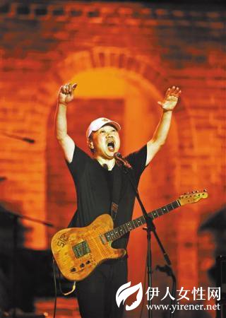 崔健 长城脚下唱摇滚