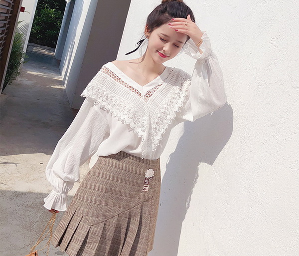 衬衫搭配短裙，打造初秋气质穿搭