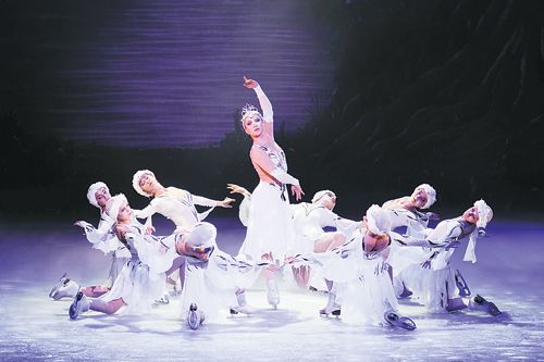 《冰上天鹅湖》“跨界”演绎芭蕾经典
