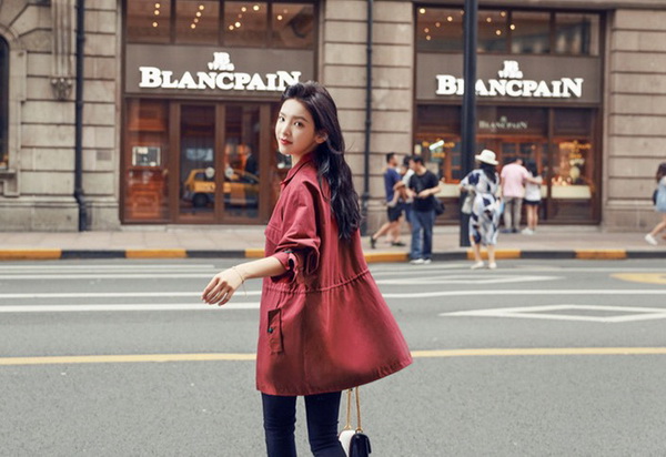 时髦女生秋装搭配，走在时尚前沿