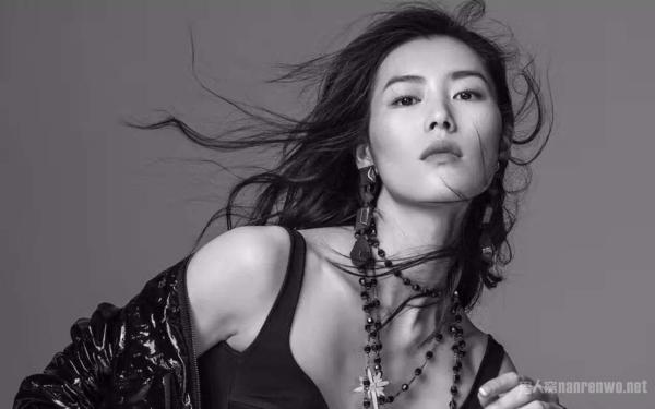 国际时装周 走进四位不同时期的超模 你要pick哪位?