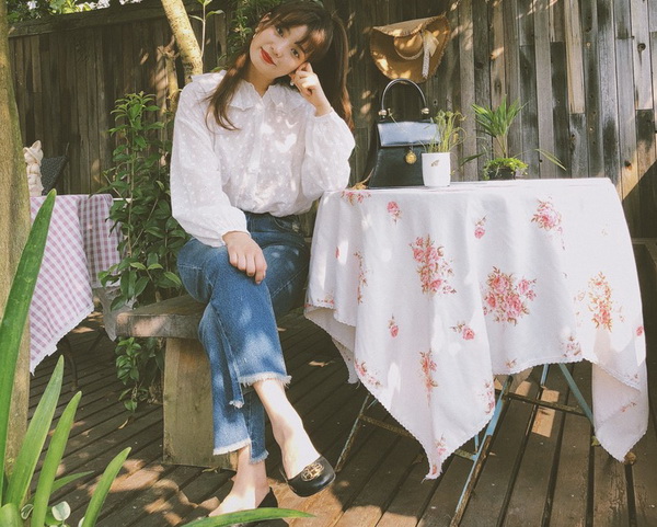 时髦女生秋装搭配，走在时尚前沿