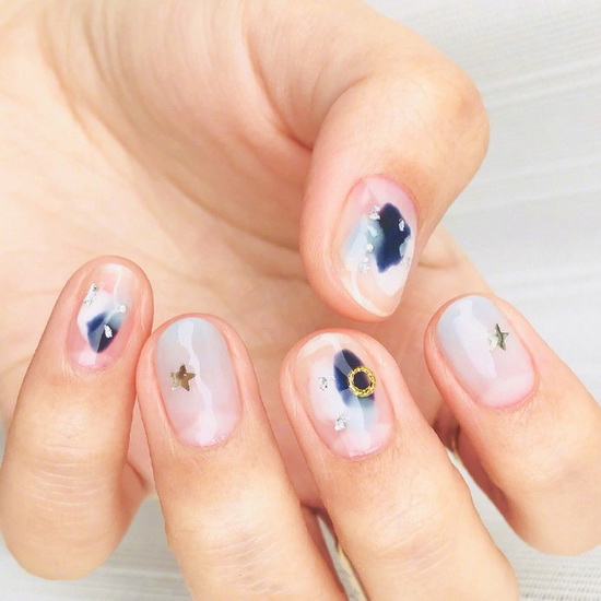 初秋美甲款式推荐 半透明感晕染美甲