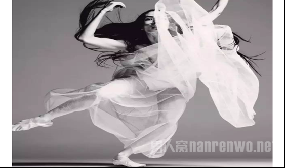 新生代耀眼长发男模 逐渐成为T台走秀新势力