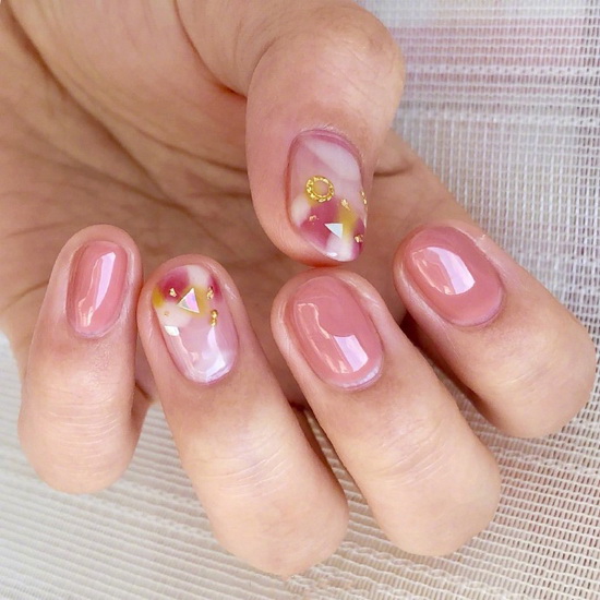 初秋美甲款式推荐 半透明感晕染美甲