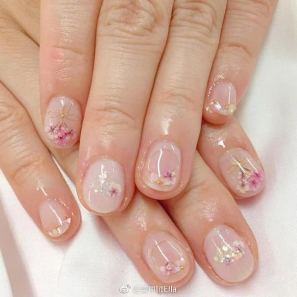 2018新款式美甲图片 鲜花主题干花美甲