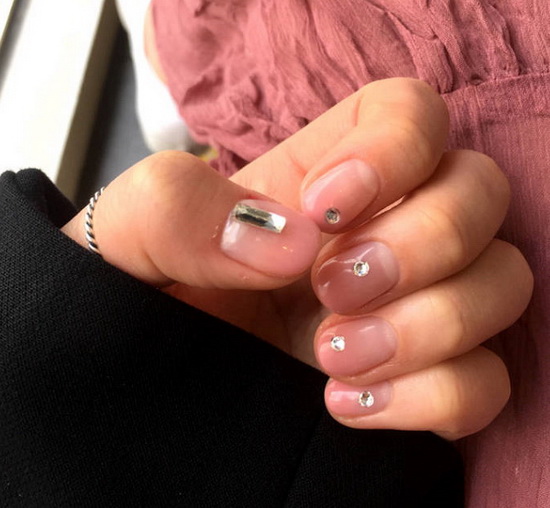 初秋美甲款式推荐 半透明感晕染美甲