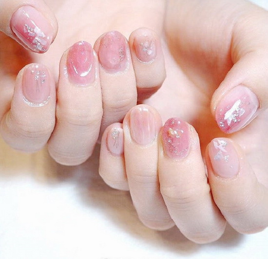 初秋美甲款式推荐 半透明感晕染美甲