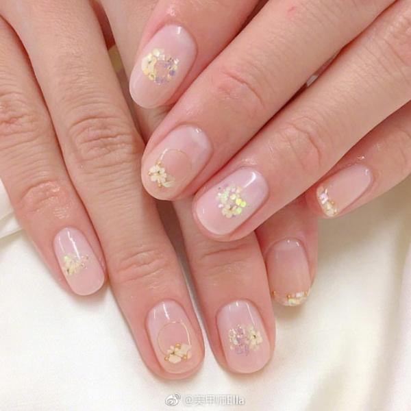2018新款式美甲图片 鲜花主题干花美甲