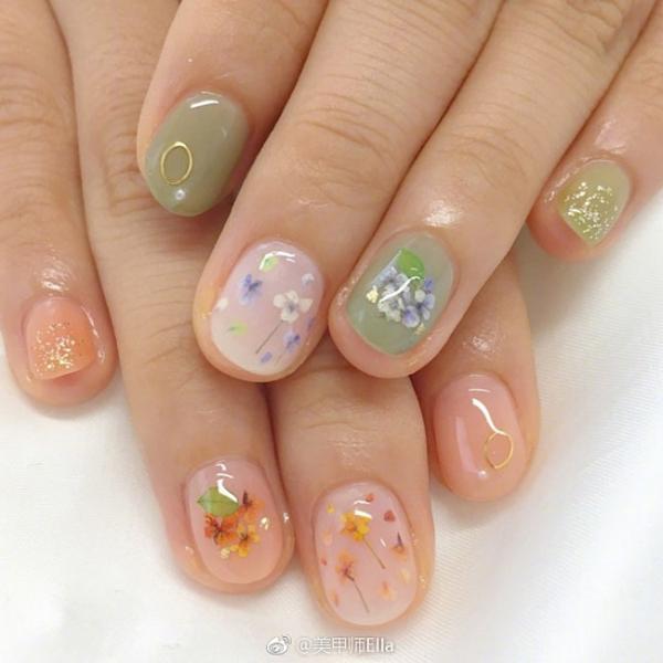 2018新款式美甲图片 鲜花主题干花美甲