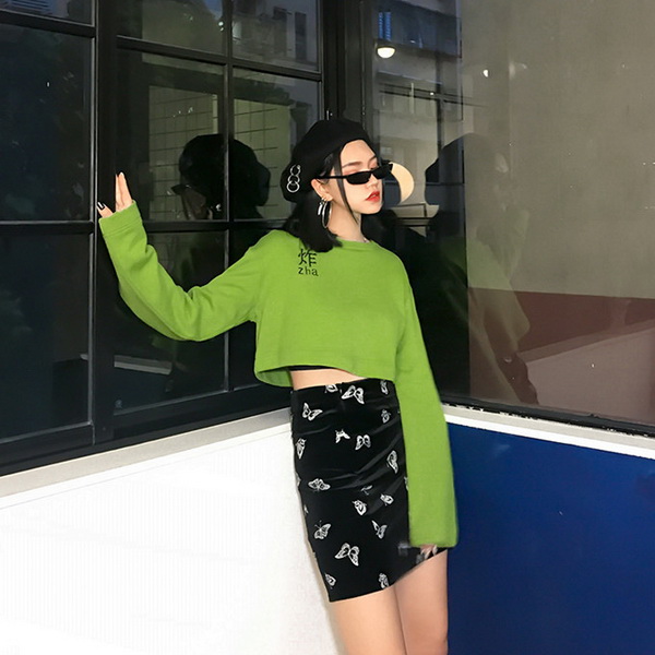 秋季卫衣选小一号，潮人都这样秀身材