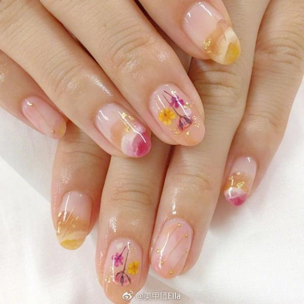 2018新款式美甲图片 鲜花主题干花美甲