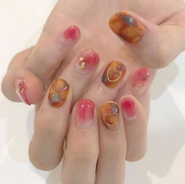 适合秋季美甲图片，好看的琥珀美甲