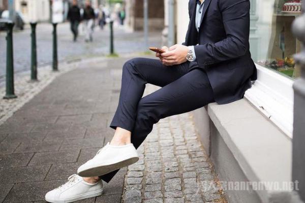 潮男时尚单品 打造街头活力感这些小白鞋值得入手