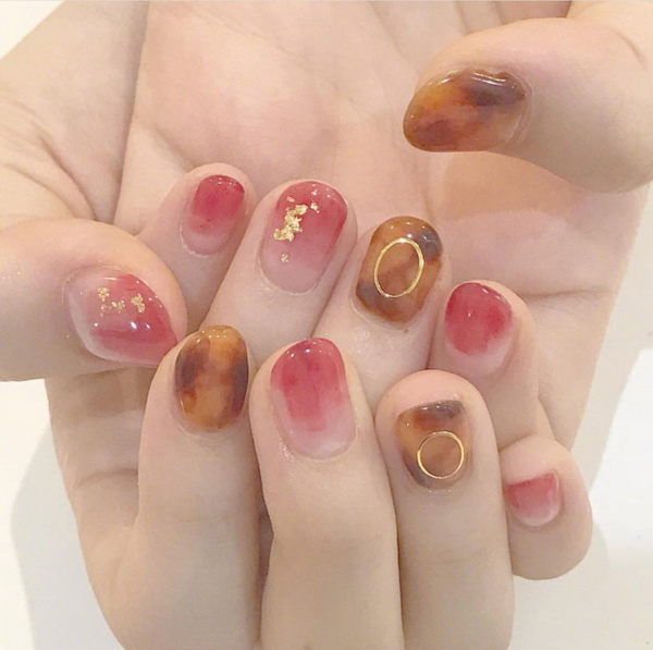 适合秋季美甲图片，好看的琥珀美甲