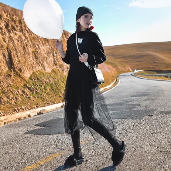 今年流行这样穿，“网纱裙+卫衣”混配