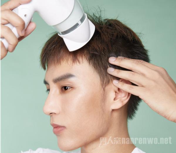 好多精英男士都留这个发型 五分钟就可以打理好