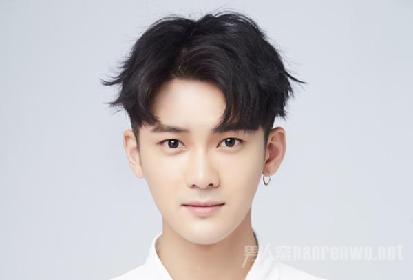 简单打造受欢迎的发型 拥有一款魅力型男生发型