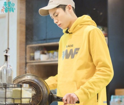 王鹤棣谈好厨艺：会下厨没什么了不起