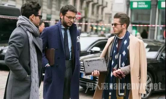 寒冷冬日男士围巾有多重要？搭配大衣保持温度与风度！