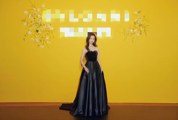 陈都灵黑天鹅造型优雅亮相 被赞中国版娜塔莉.波特曼