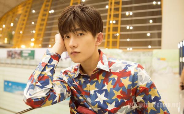 杨洋的秋冬街头潮流穿搭 怎样穿最潮流？