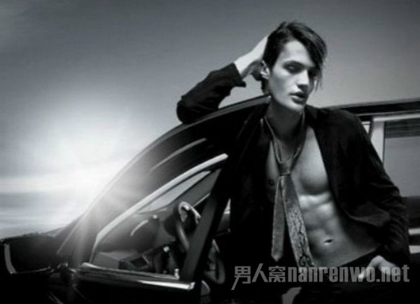 非主流男生服饰适合你吗？后雅痞男人的极致个性