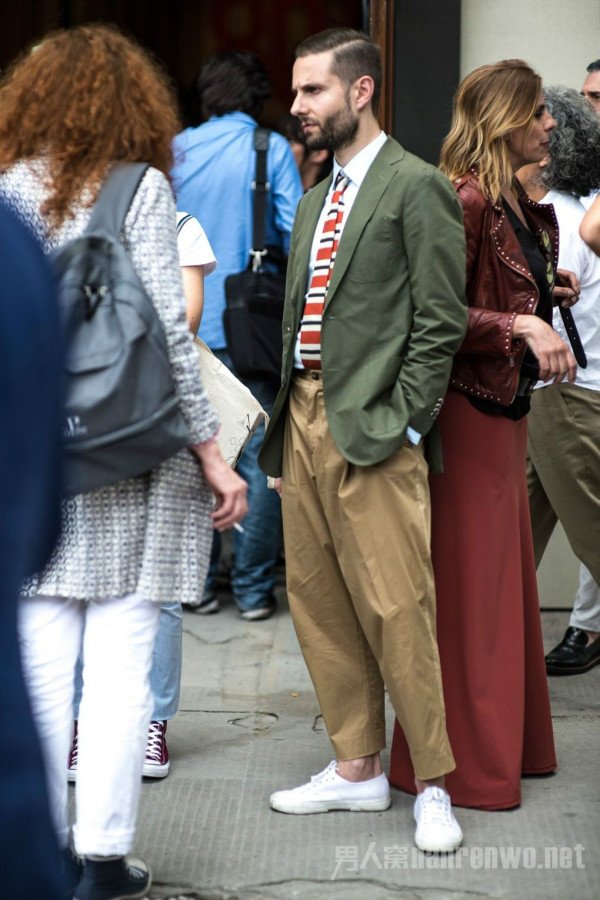 男款休闲西装如何搭配？穿出独特风格打造男人气概