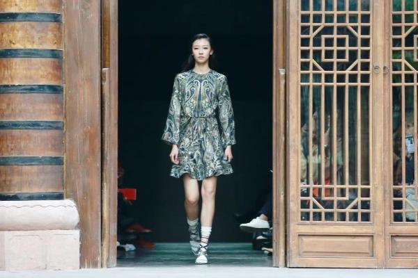 首届“成都国际时尚周”破壤而出，探讨本土语境人文时尚新格局