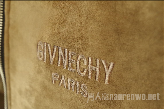 条纹棒球夹克衫时尚又保暖 显瘦显高的搭配利器