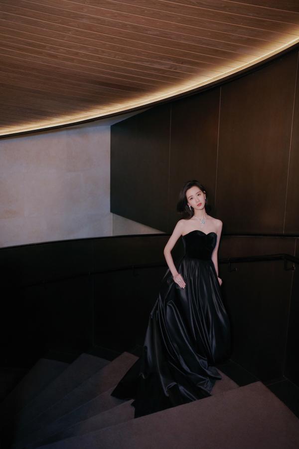 陈都灵黑天鹅造型优雅亮相 被赞中国版娜塔莉.波特曼