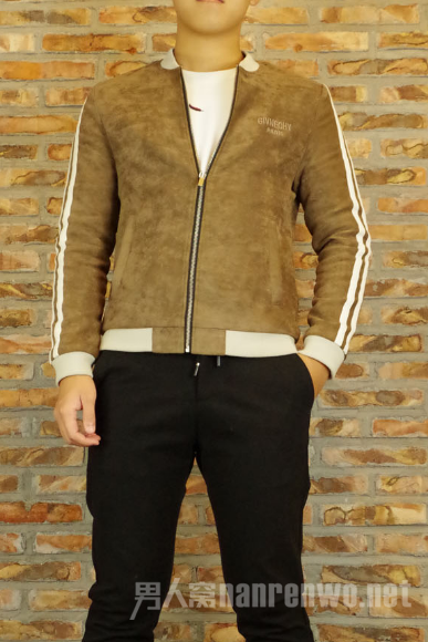 条纹棒球夹克衫时尚又保暖 显瘦显高的搭配利器