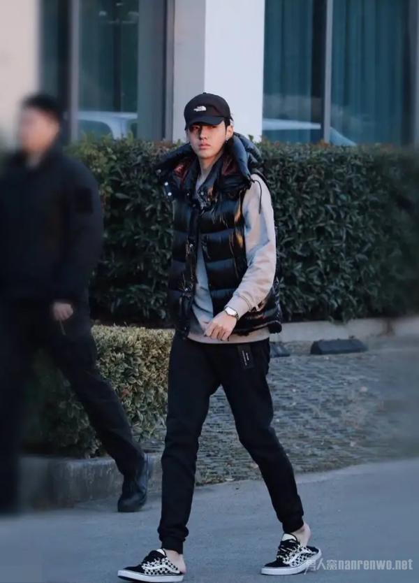 男士秋冬马甲如何搭配？让你在冬天既有温度又有风度